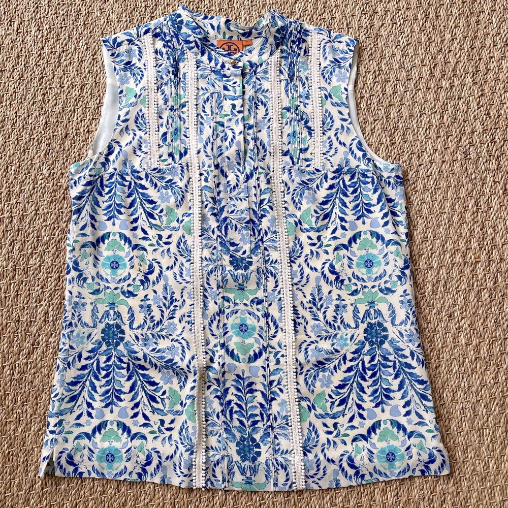 TORY BURCH. Sleeveless Silk blouse. Size: 8. Blue, green & white.